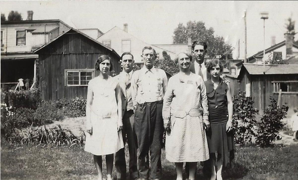 Amann-Family-L-to-R-Millie-Everett-Joe-Pauline-Harold-Luella-Posed-in-Eagle