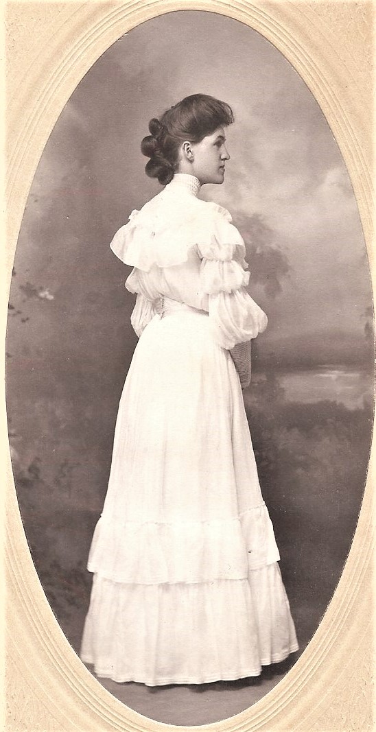 Aurel-Baker-Studio-Portrait-c.a.-1905